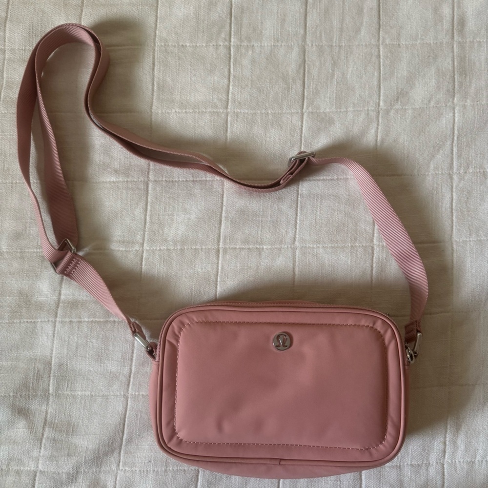 Lululemon Crossbody Camera Bag 2L (Pink Pastel)